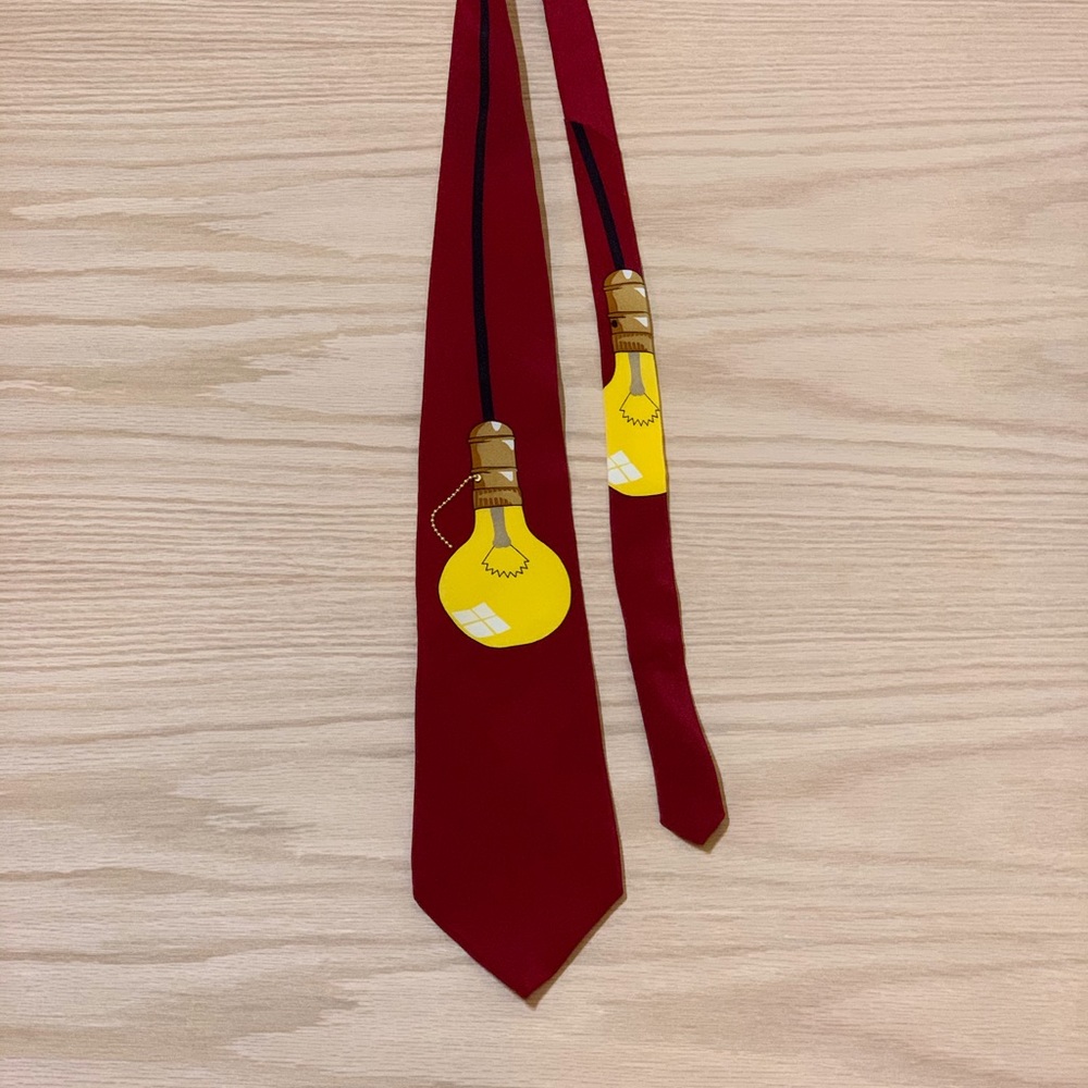 Vicky Davis “Turned on” Vtg Silk Tie
